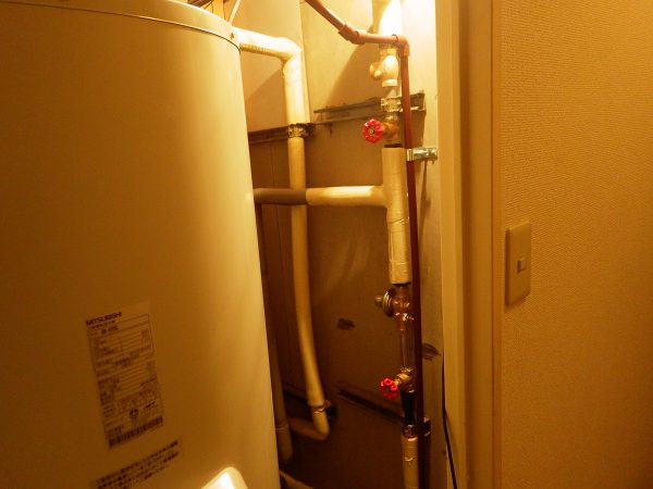 新規電気温水器の配管状況です。