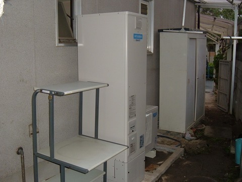 兵庫県尼崎市 電気温水器からエコキュートへの取替え工事サムネイル